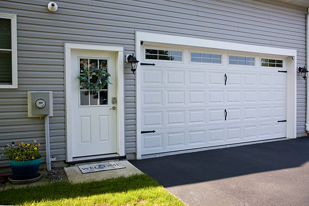 24/7 Emergency Garage Door Panel Replacement experts in Adamstown, MD